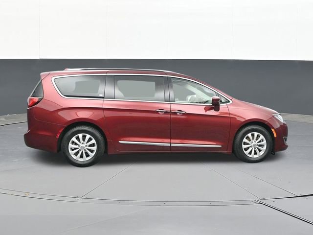 Used 2019 Chrysler Pacifica Touring-L image 17