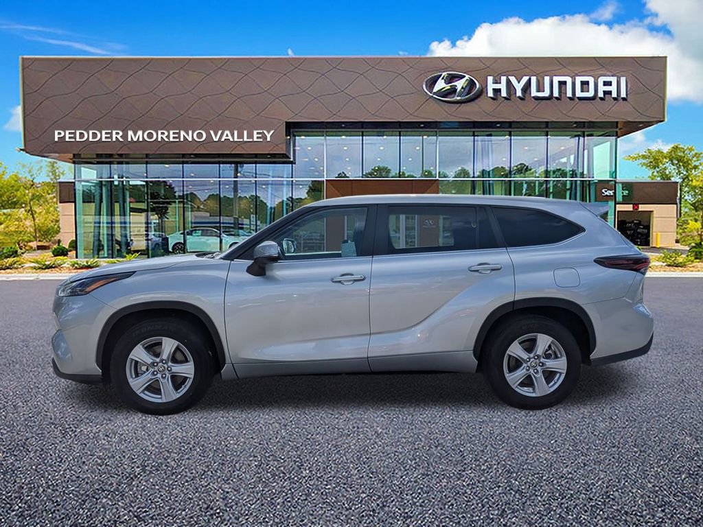 Used 2025 Toyota Highlander LE image 7