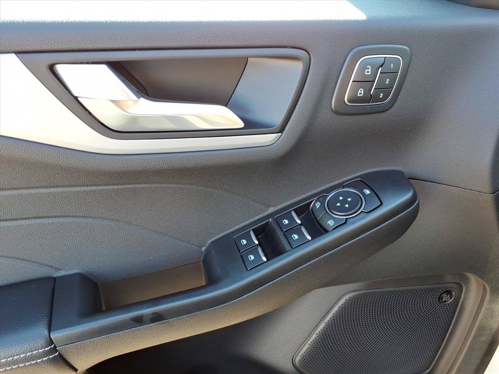 Used 2025 Ford Escape SE w/ PHEV Premium Package FWD image 11