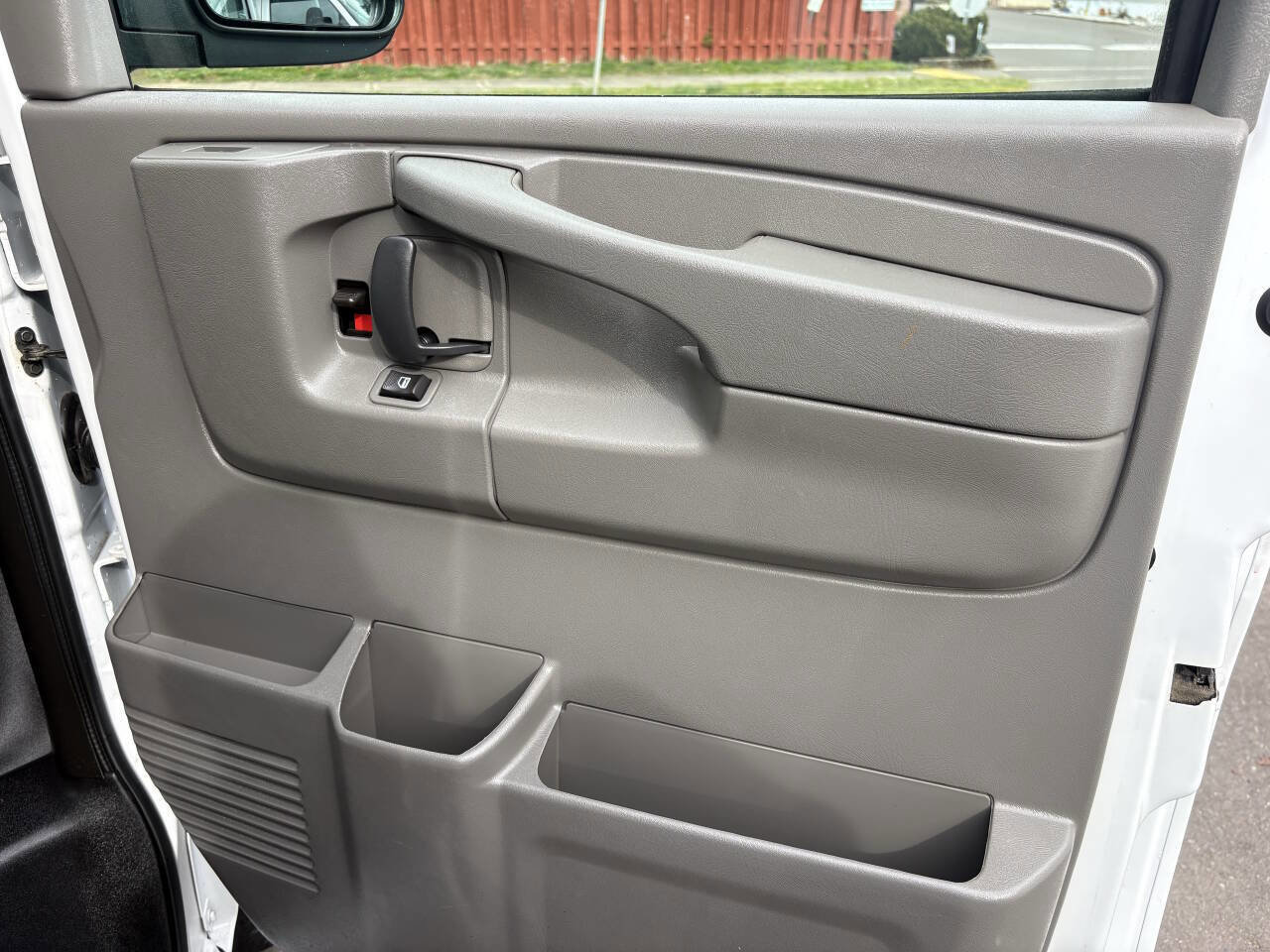 Used 2014 Chevrolet Express 2500 image 13