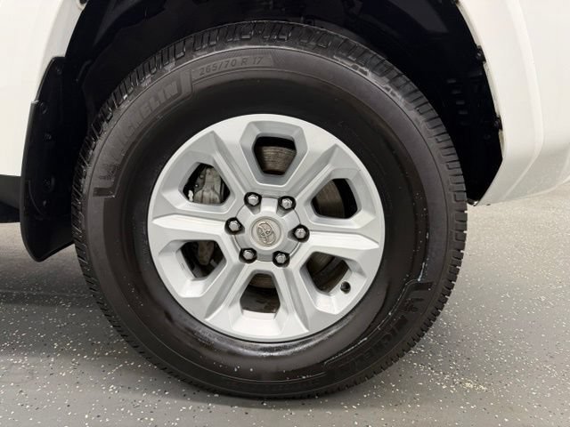 Used 2022 Toyota 4Runner SR5 Premium w/ Moonroof Package AWD/4WD image 22