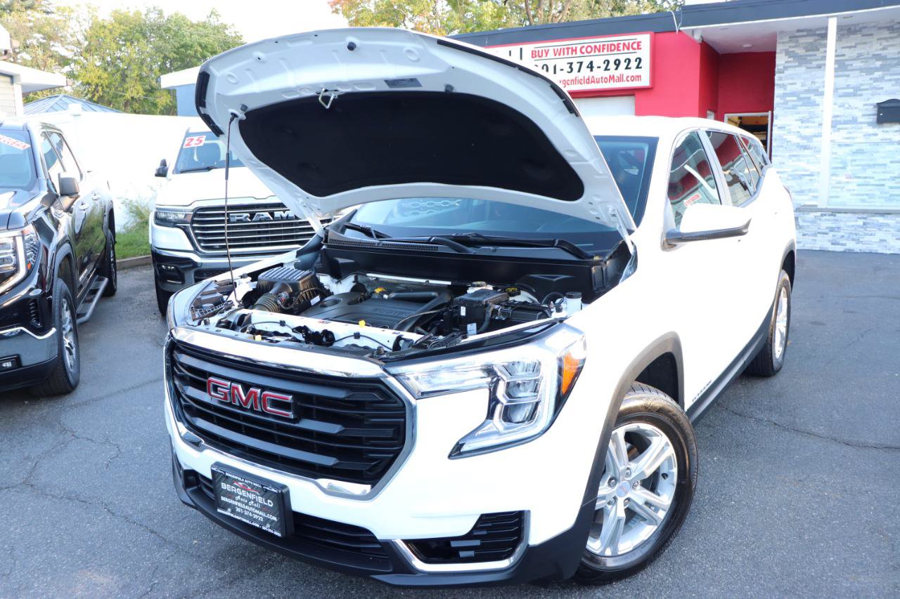 Used 2024 GMC Terrain SLE AWD/4WD image 46
