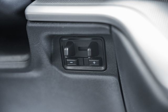 Used 2025 Ford Expedition Active image 35