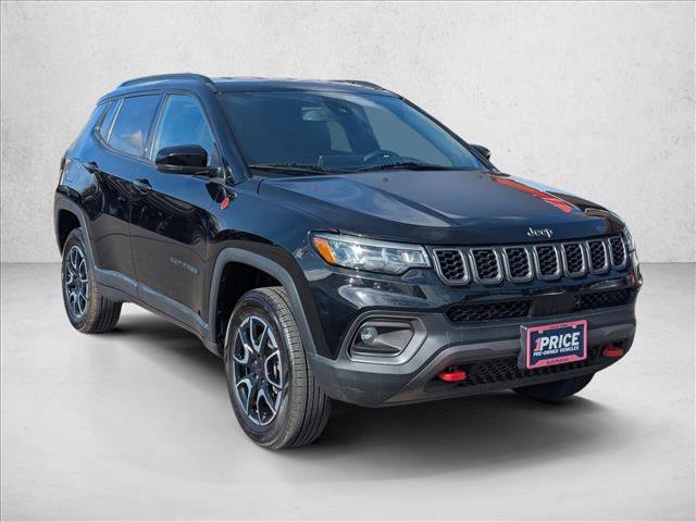 Used 2024 Jeep Compass Trailhawk image 3