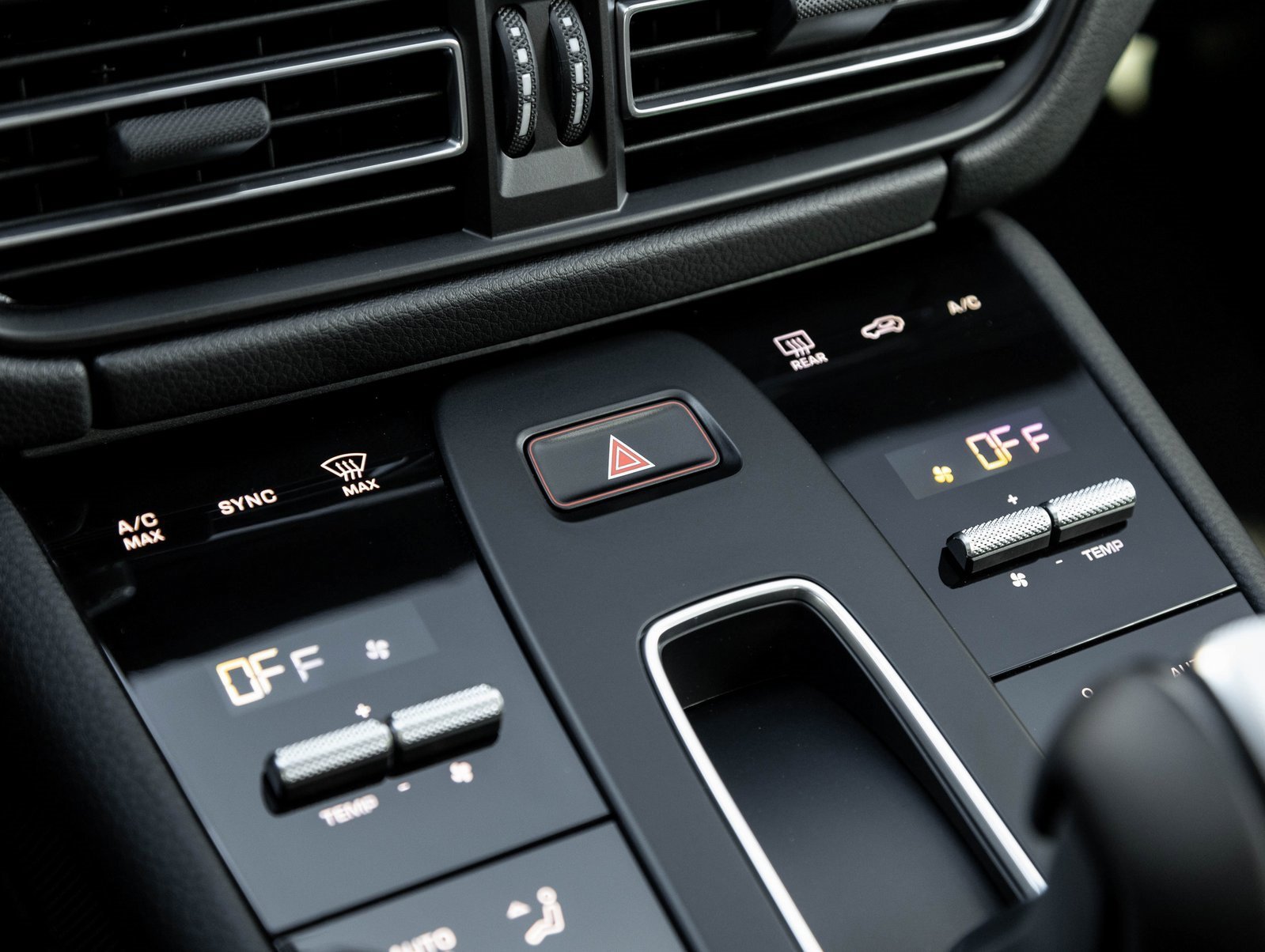 Certified 2025 Porsche Macan image 26