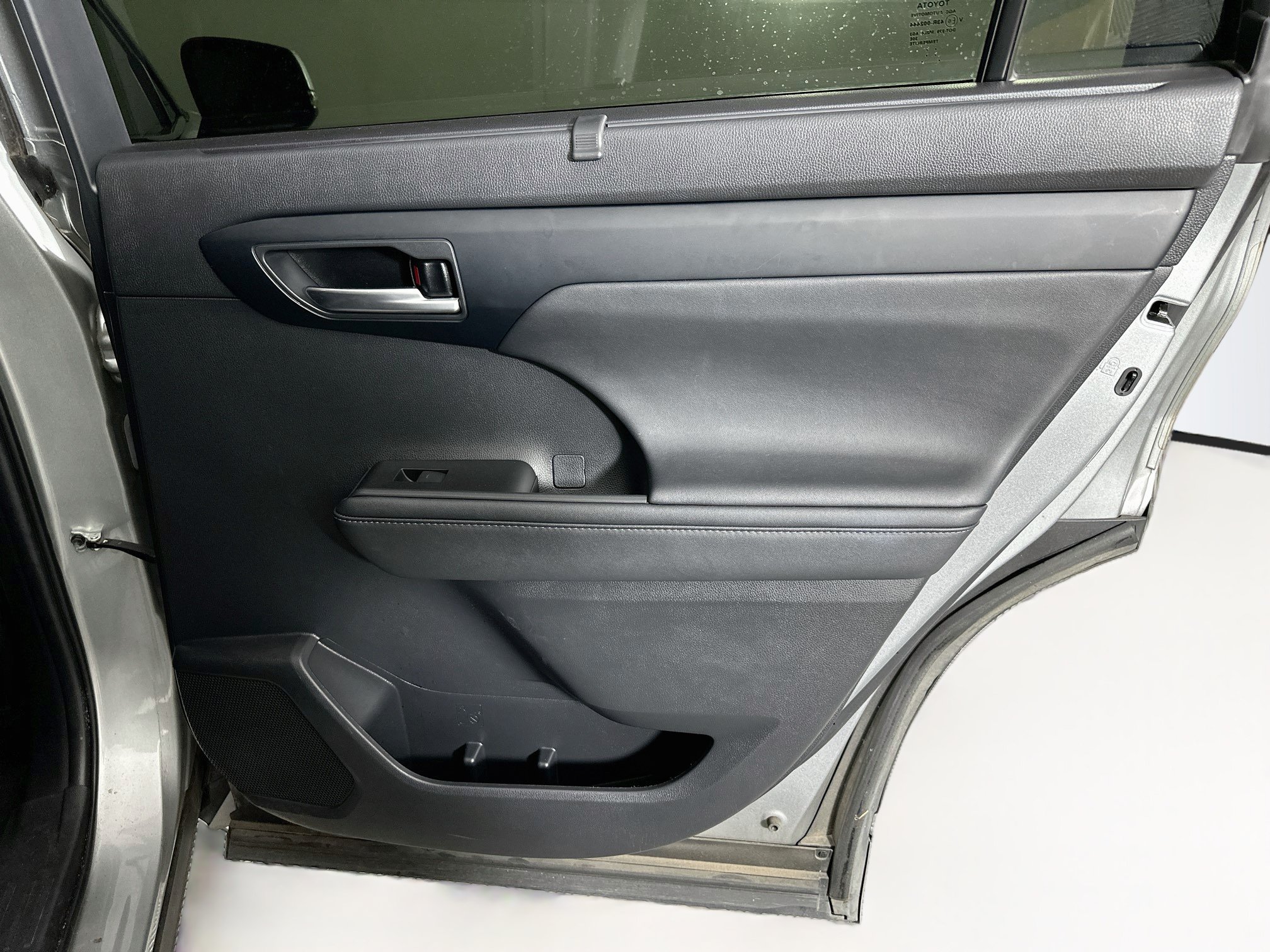 Used 2023 Toyota Highlander XLE FWD image 32