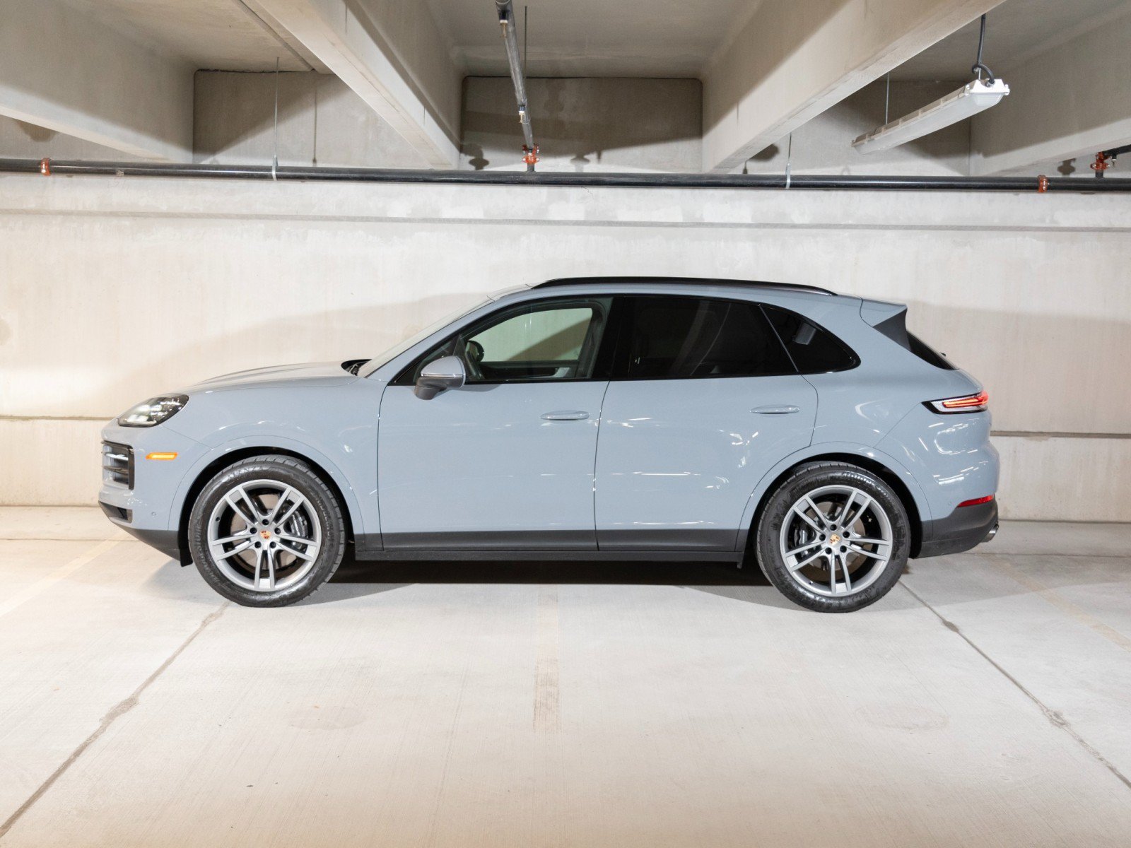 Used 2026 Porsche Cayenne AWD/4WD image 2