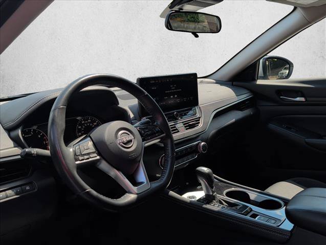 Used 2024 Nissan Altima 2.5 SV w/ SV Premium Package FWD image 9
