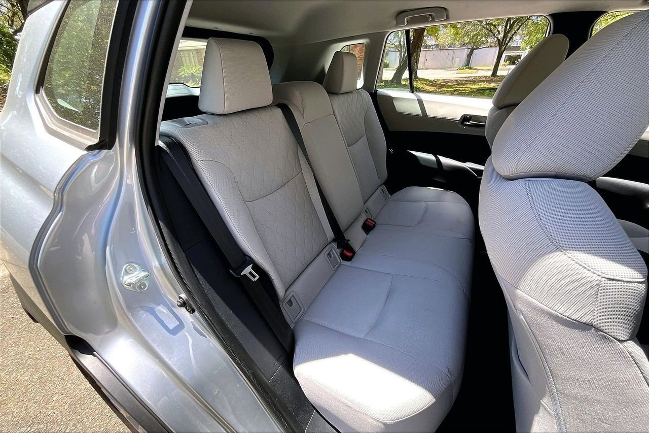Used 2023 Toyota Corolla Cross L image 21