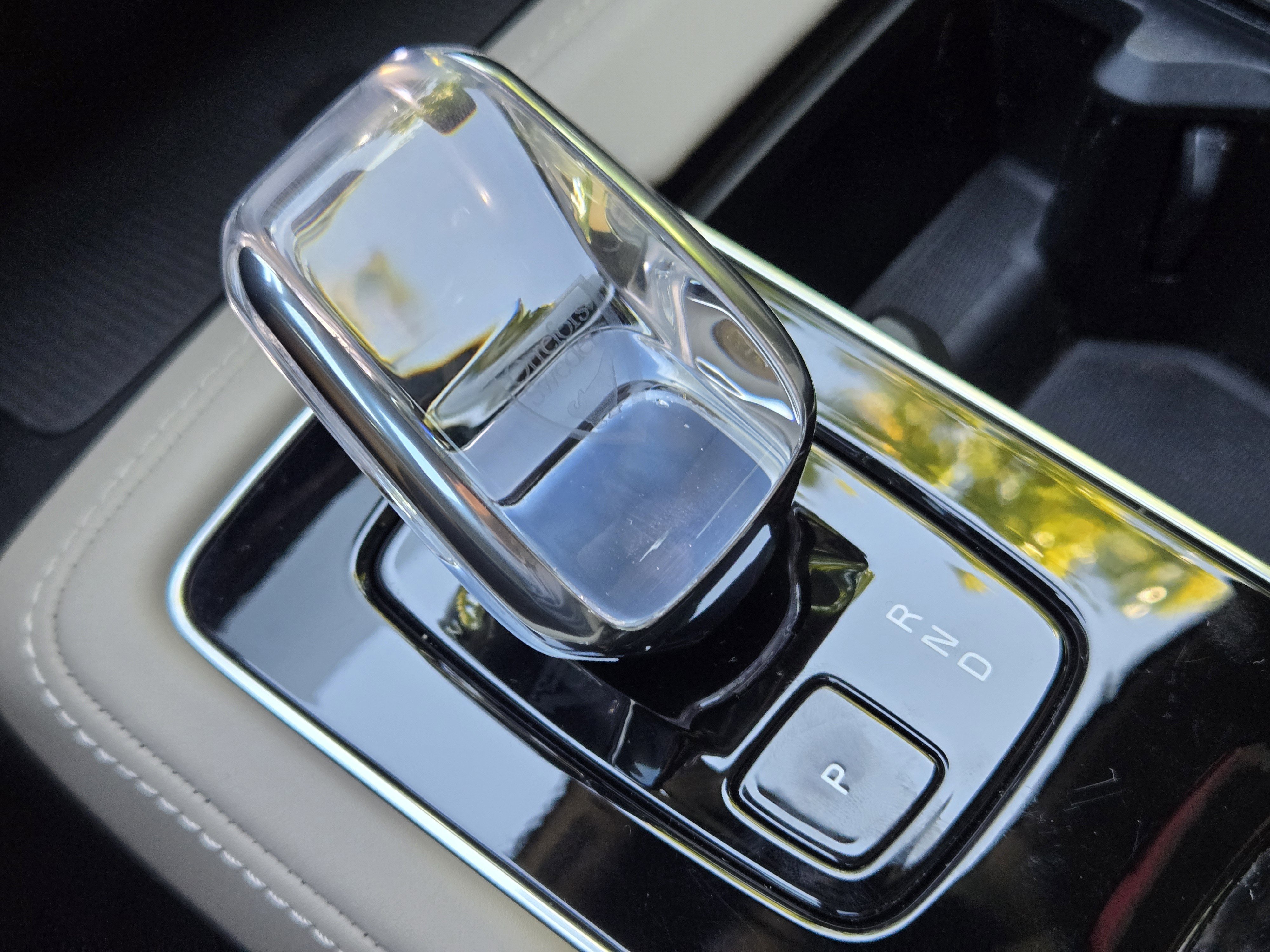 Certified 2025 Volvo XC90 T8 Plus w/ Protection Package Premier image 30