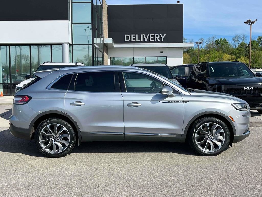 Used 2022 Lincoln Nautilus Reserve w/ Luxury Package image 28