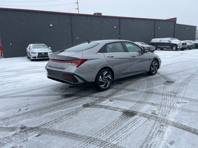 Used 2025 Hyundai Elantra SEL image 7