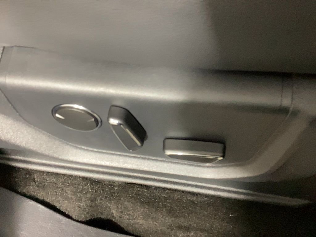 Used 2022 Ford Expedition Limited image 9