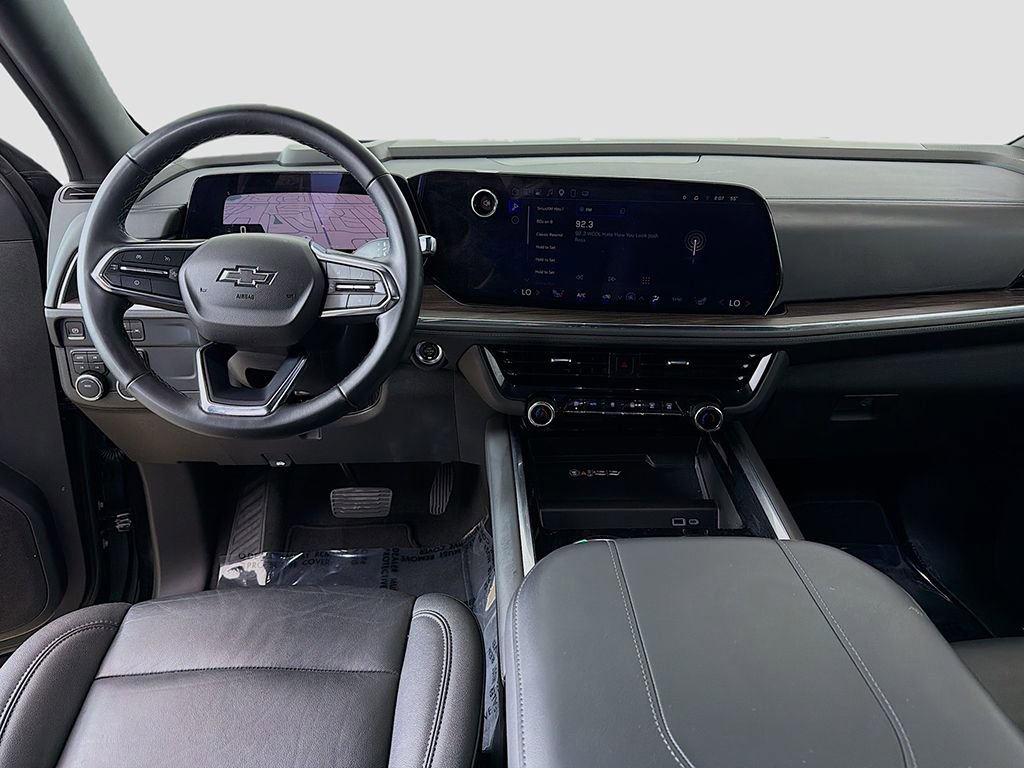 Used 2025 Chevrolet Suburban Z71 AWD/4WD image 28