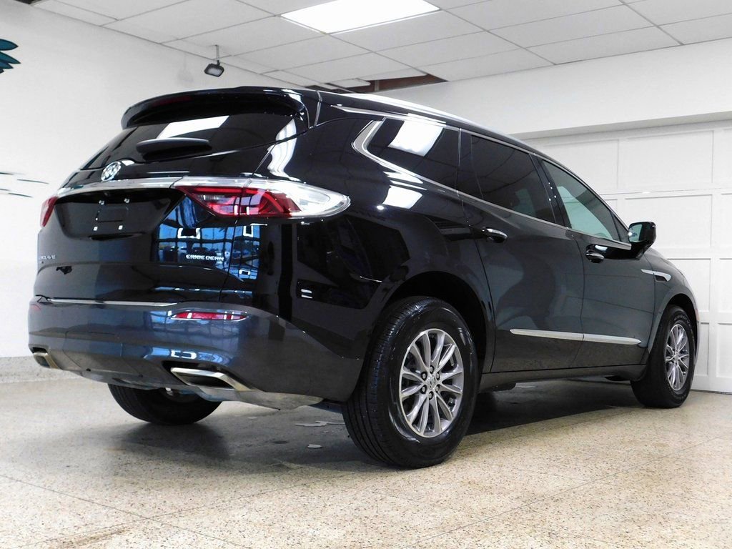 Used 2024 Buick Enclave Essence image 6