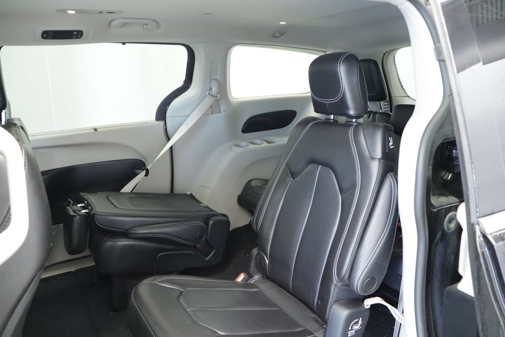 Certified 2023 Chrysler Pacifica Touring-L FWD image 20