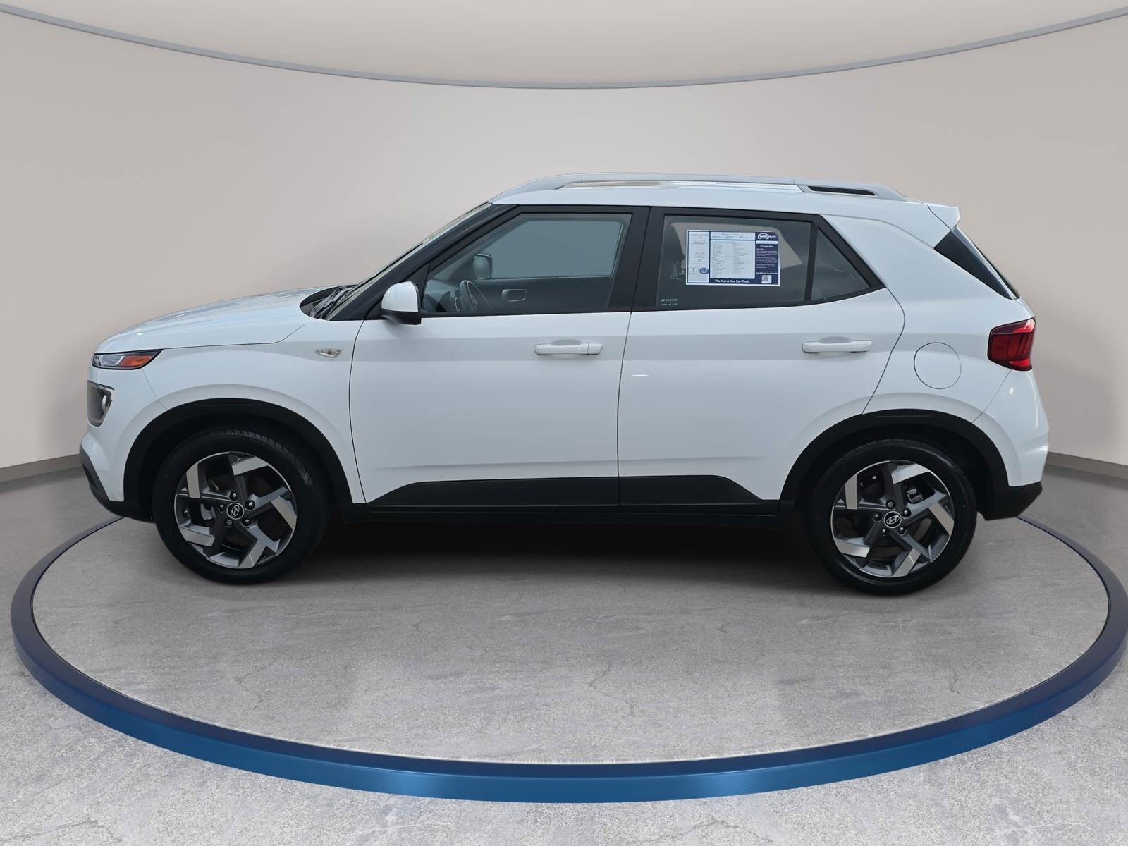 Used 2022 Hyundai Venue SEL w/ Cargo Package FWD image 8