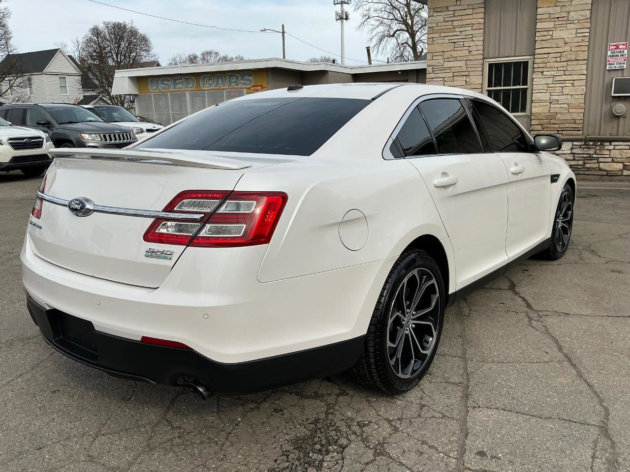 Used 2013 Ford Taurus SHO image 3