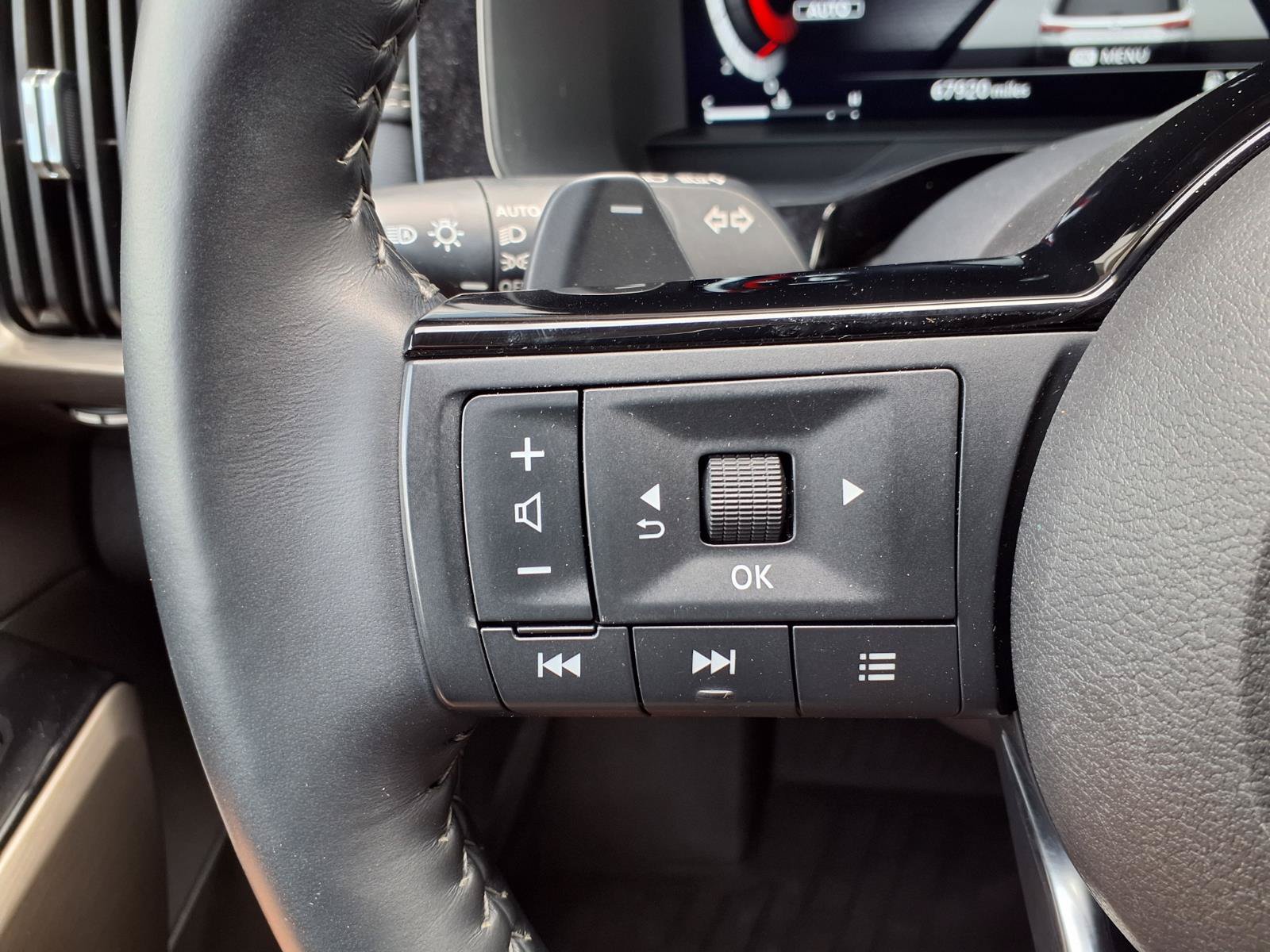 Used 2024 Nissan Pathfinder Platinum AWD/4WD image 16