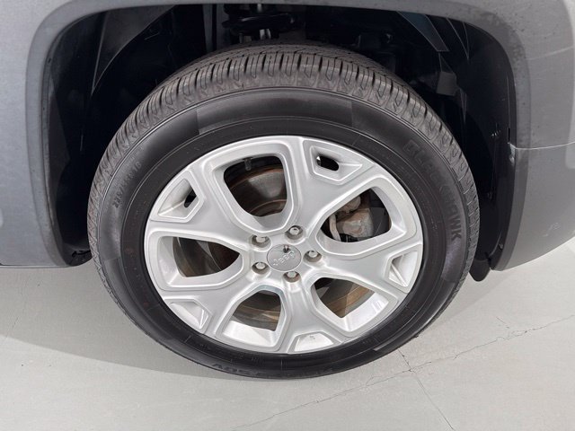Used 2017 Jeep Renegade Limited FWD image 14