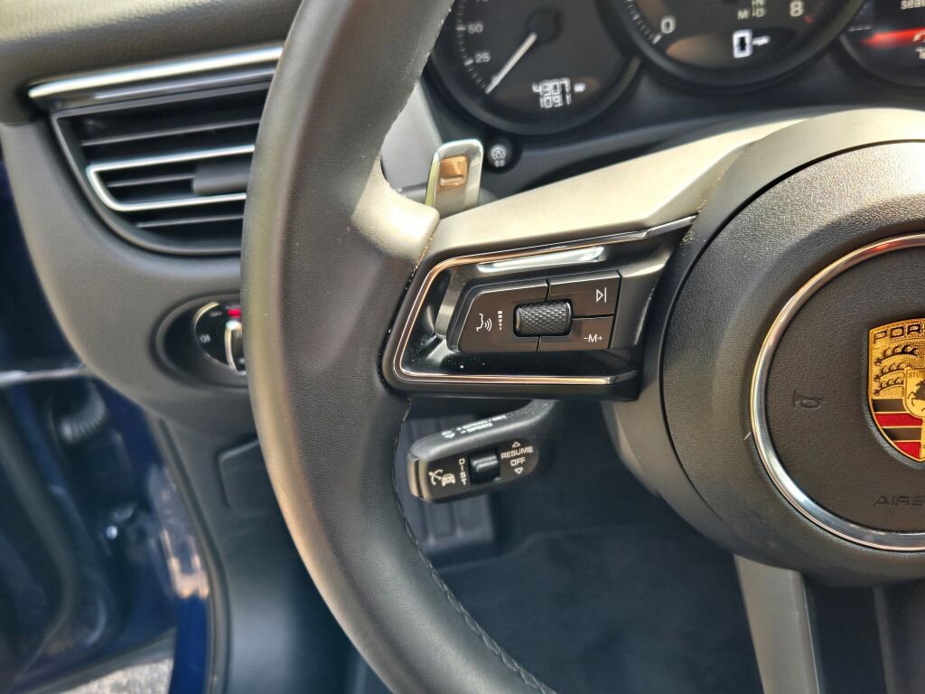 Certified 2025 Porsche Macan image 27