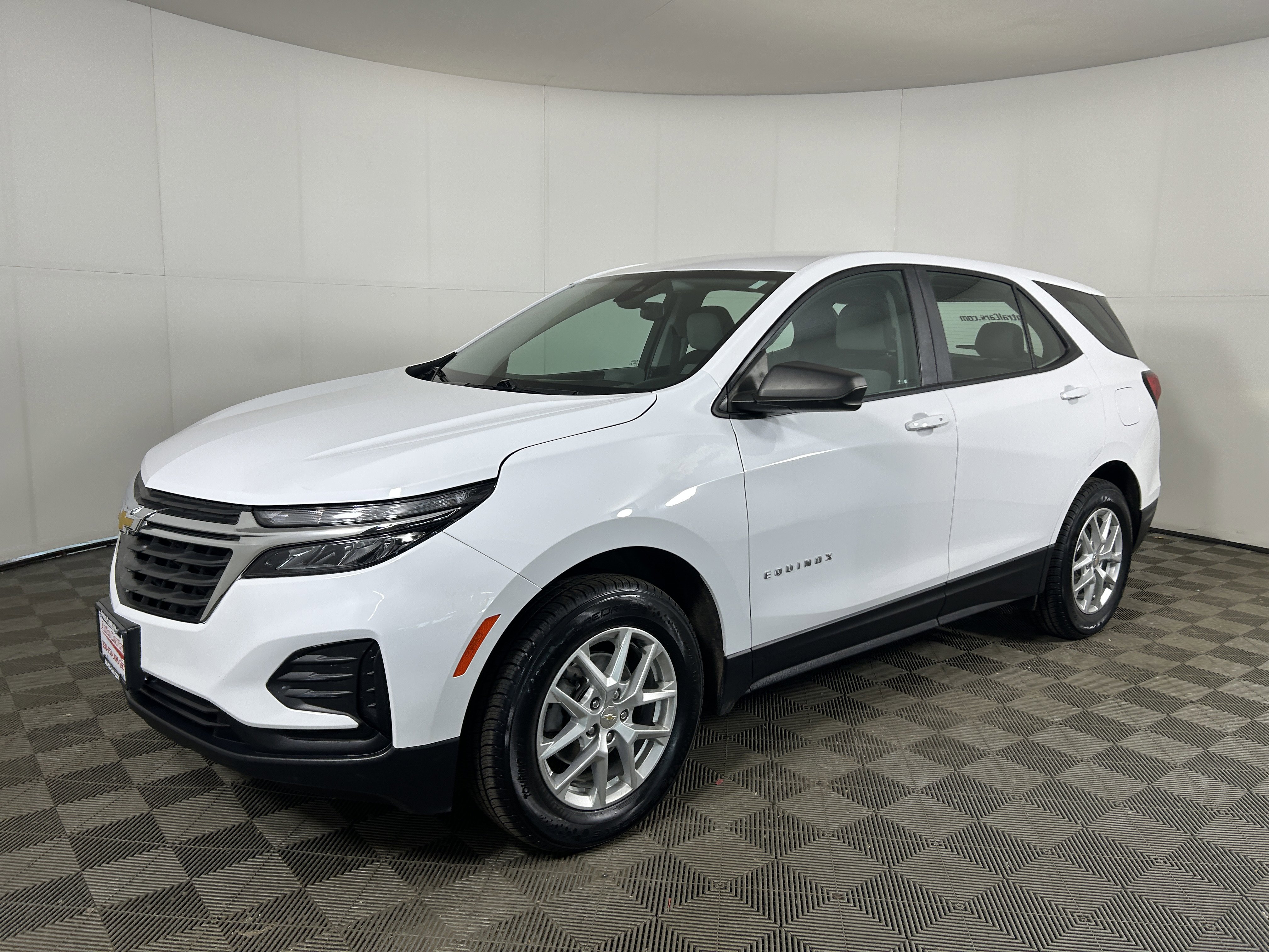 Used 2023 Chevrolet Equinox LS AWD/4WD image 1