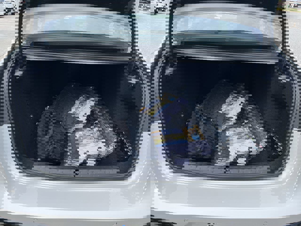 Used 2025 BMW i7 xDrive60 image 34