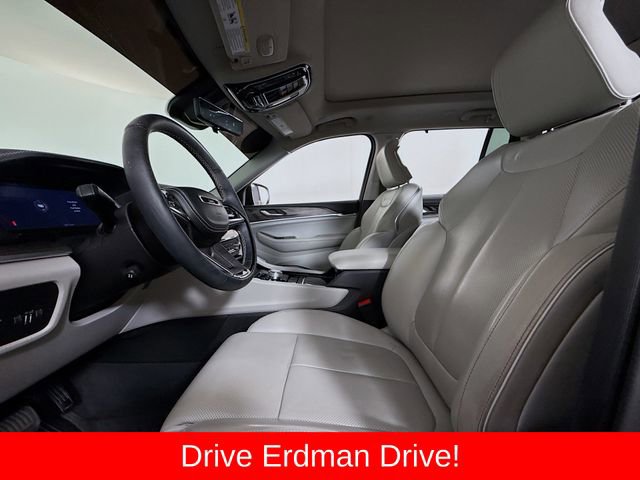 Used 2023 Jeep Grand Cherokee Overland w/ Adv Protech Group III AWD/4WD image 6