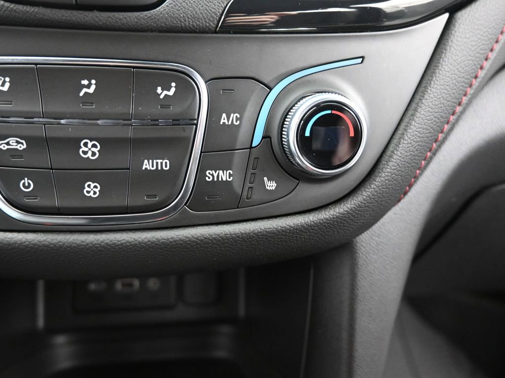 Used 2023 Chevrolet Equinox RS image 33