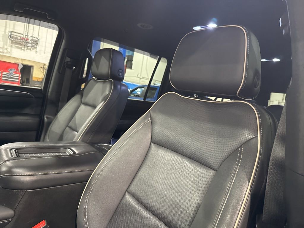 Used 2022 GMC Yukon XL SLT w/ SLT Luxury Package image 18