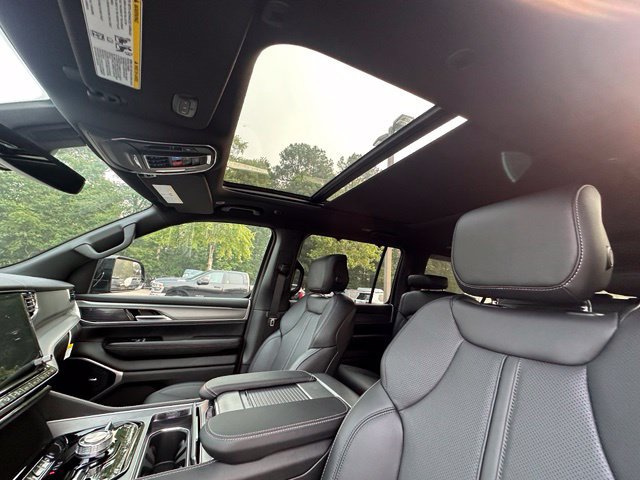 New 2026 Jeep Grand Wagoneer L Limited AWD/4WD image 24