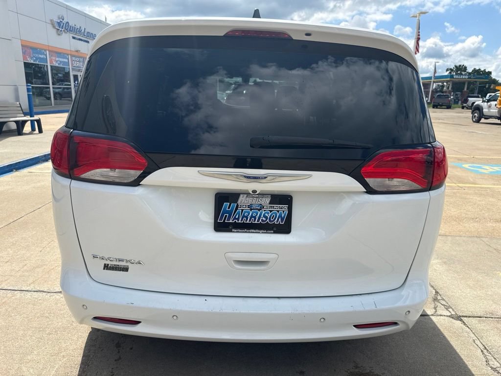 Used 2018 Chrysler Pacifica L FWD image 25