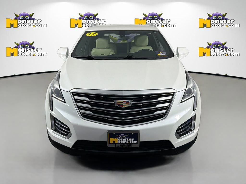 Used 2017 Cadillac XT5 FWD image 2