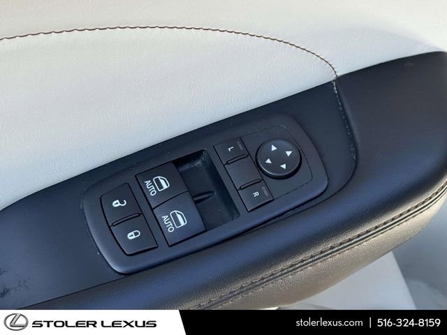 Used 2016 Dodge Challenger R/T Scat Pack w/ Leather Interior Group image 15