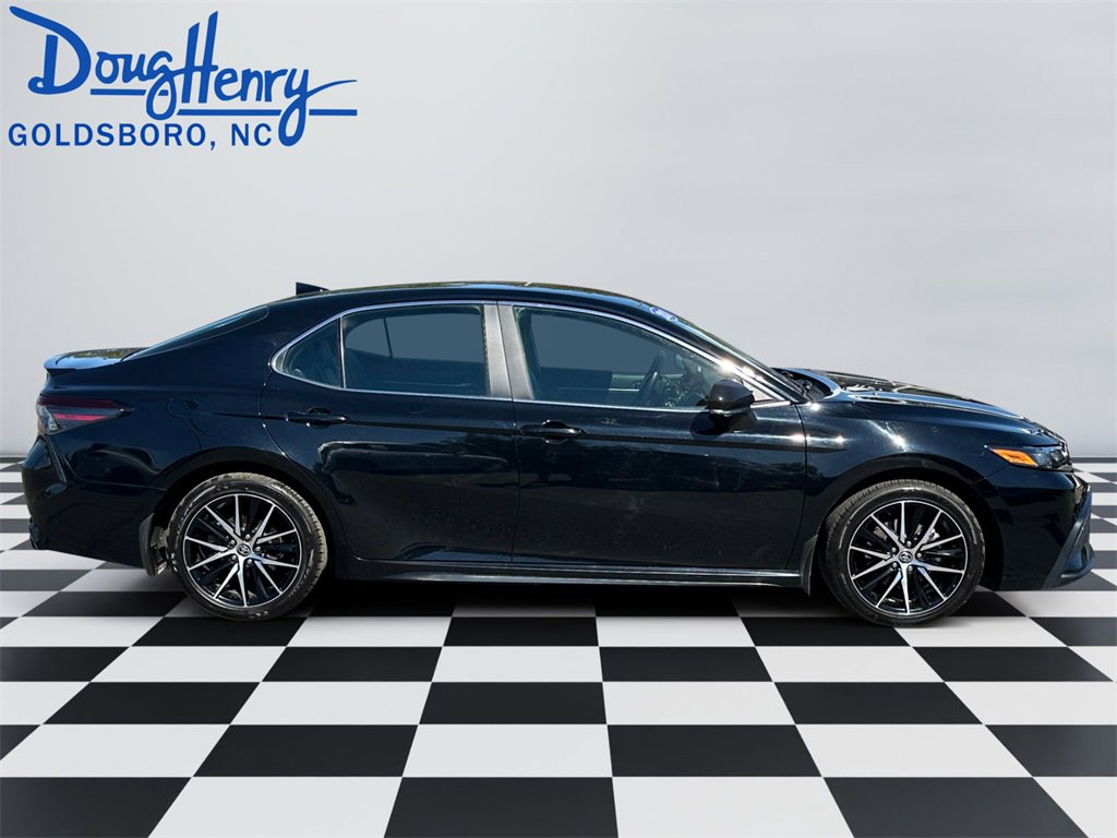 Used 2024 Toyota Camry SE image 6