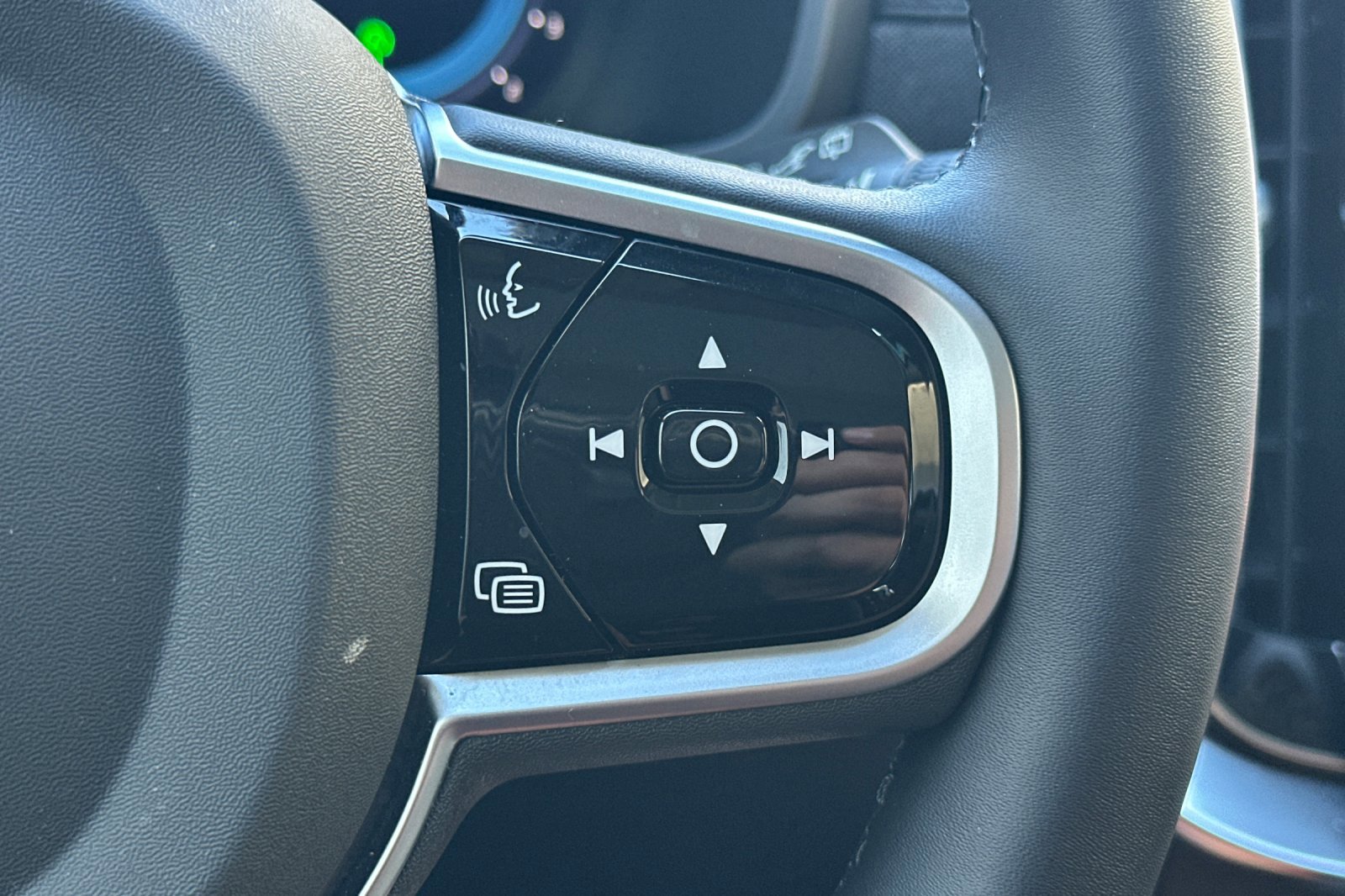 Certified 2025 Volvo XC90 B6 Core w/ Protection Package Premier image 28