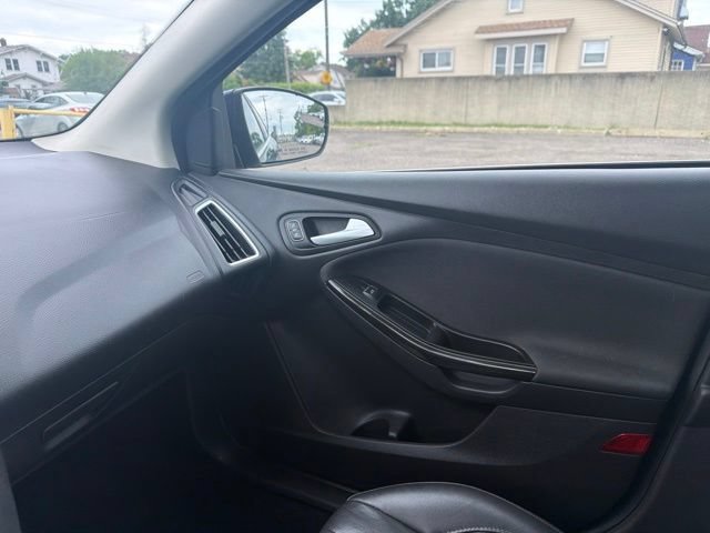 Used 2017 Ford Focus Titanium FWD image 32
