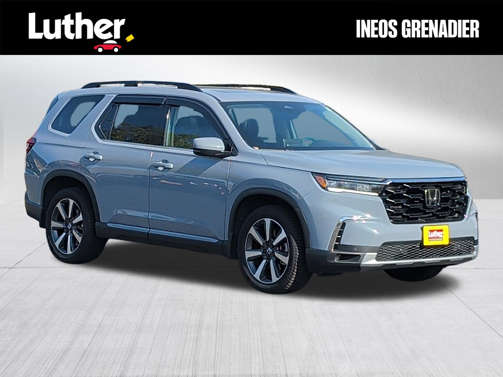 Used 2023 Honda Pilot Touring image 1