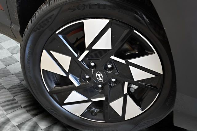 Used 2025 Hyundai Kona SEL image 14