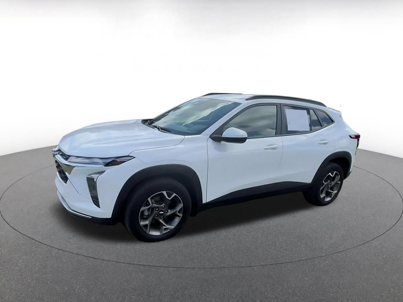 Used 2025 Chevrolet Trax LT FWD image 7