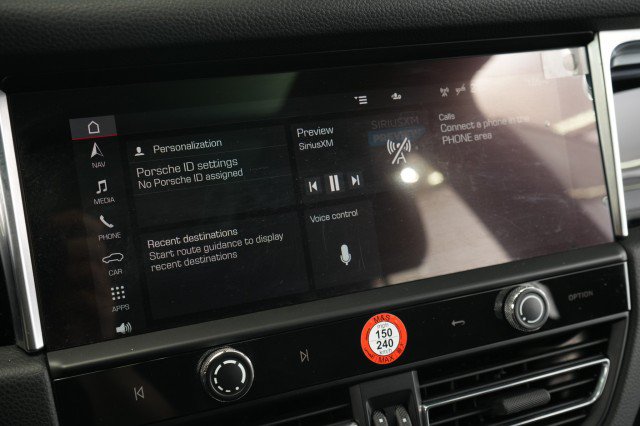 Used 2023 Porsche Macan AWD/4WD image 42