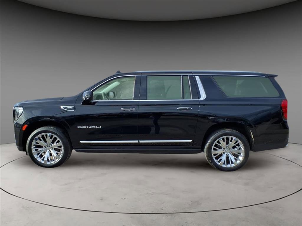 Used 2022 GMC Yukon XL Denali image 2