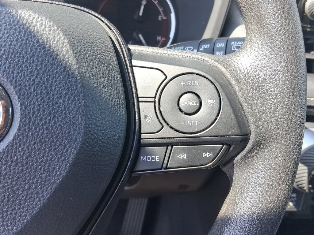Used 2025 Toyota RAV4 XLE AWD/4WD image 24
