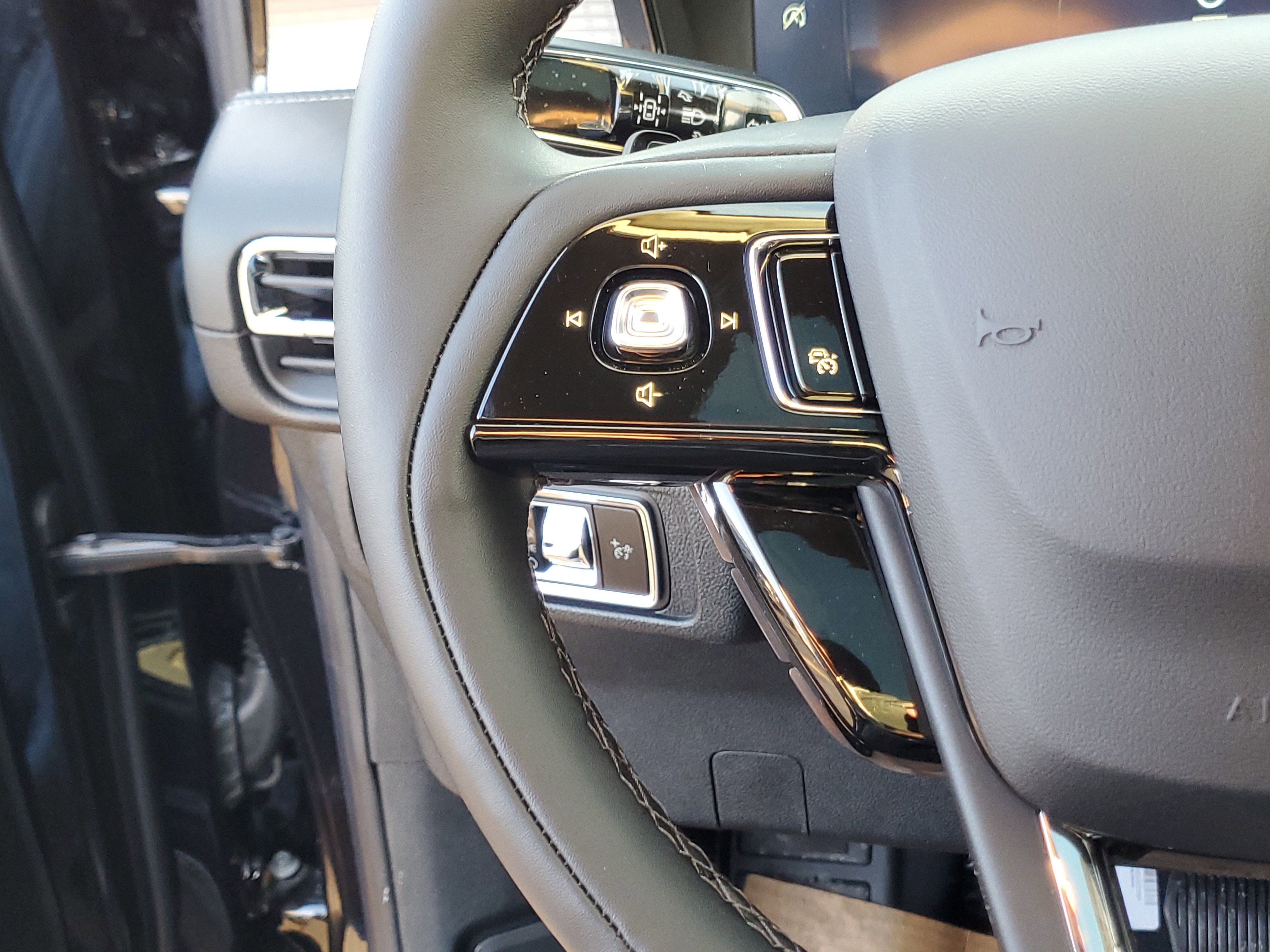 New 2026 Lincoln Corsair Premiere image 17