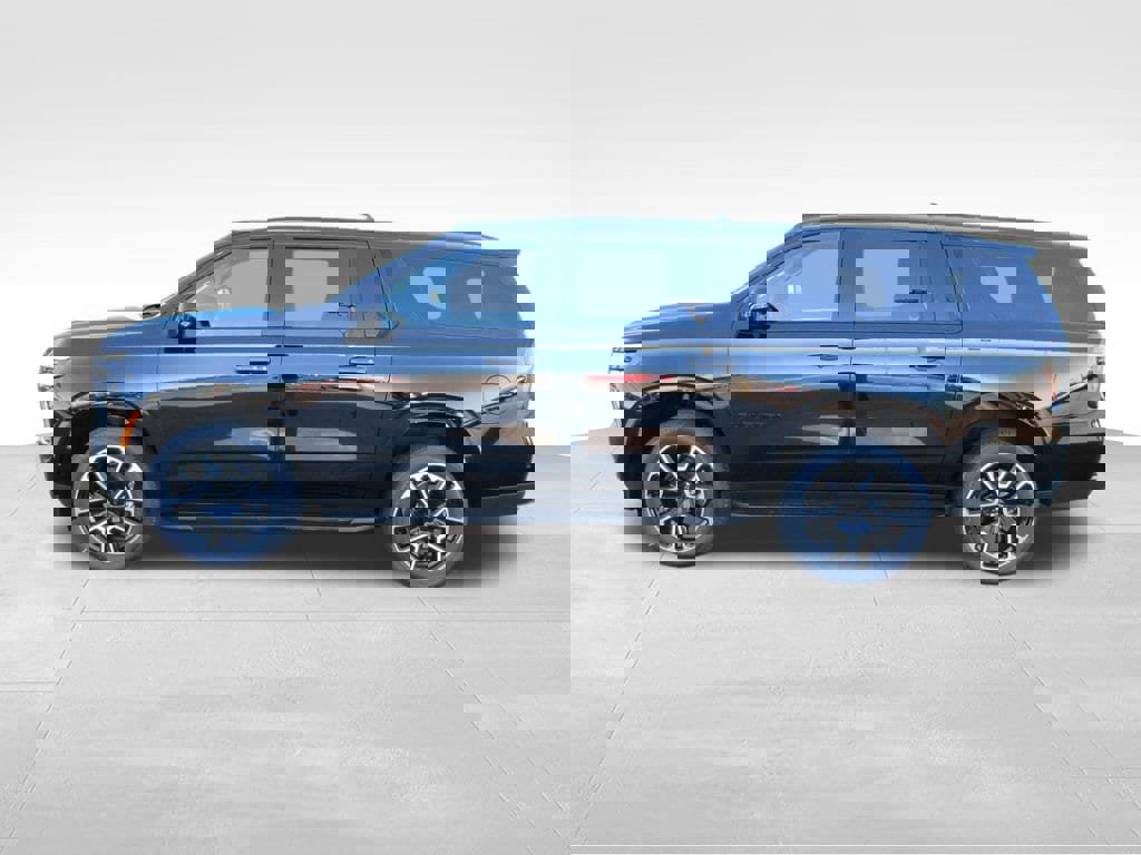 New 2026 Chevrolet Suburban RST image 3