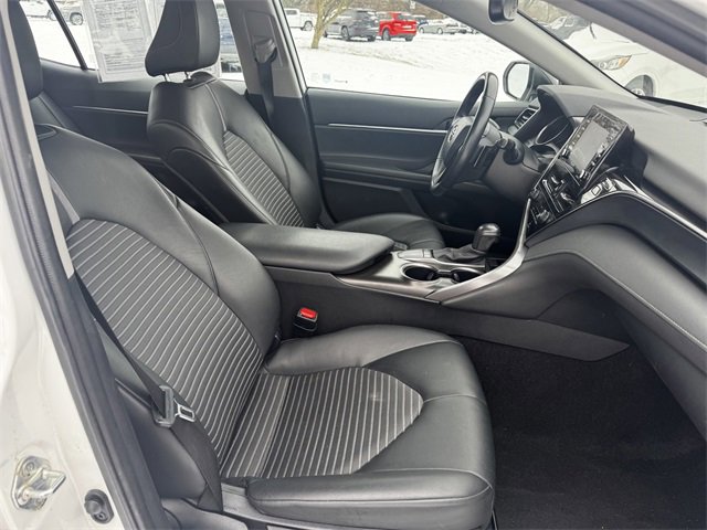 Used 2024 Toyota Camry SE image 14