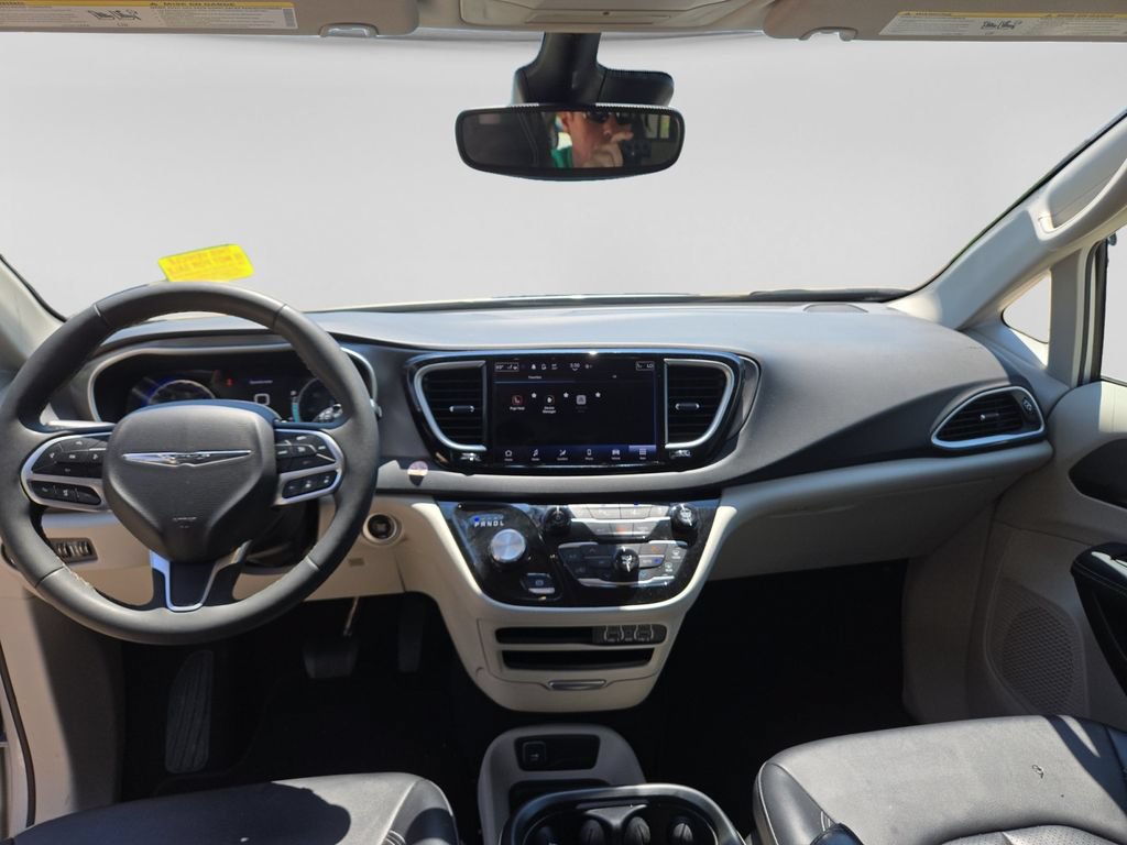 Used 2024 Chrysler Pacifica Touring-L FWD image 25