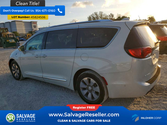 Used 2017 Chrysler Pacifica Platinum image 3