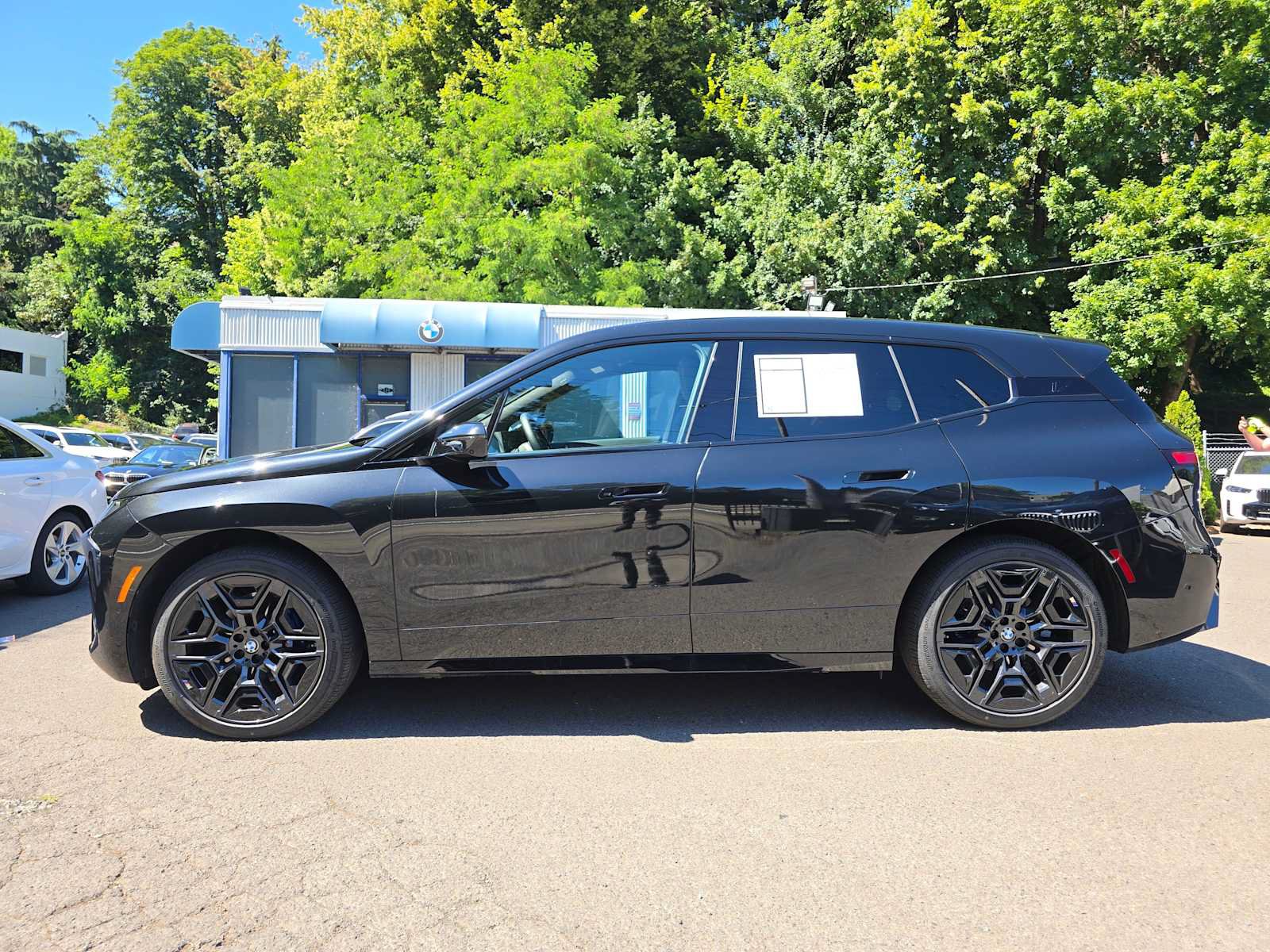 Used 2026 BMW iX xDrive60 w/ M Sport Package AWD/4WD image 7