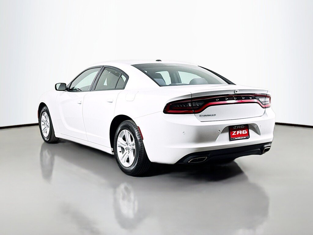 Used 2019 Dodge Charger SXT RWD image 3